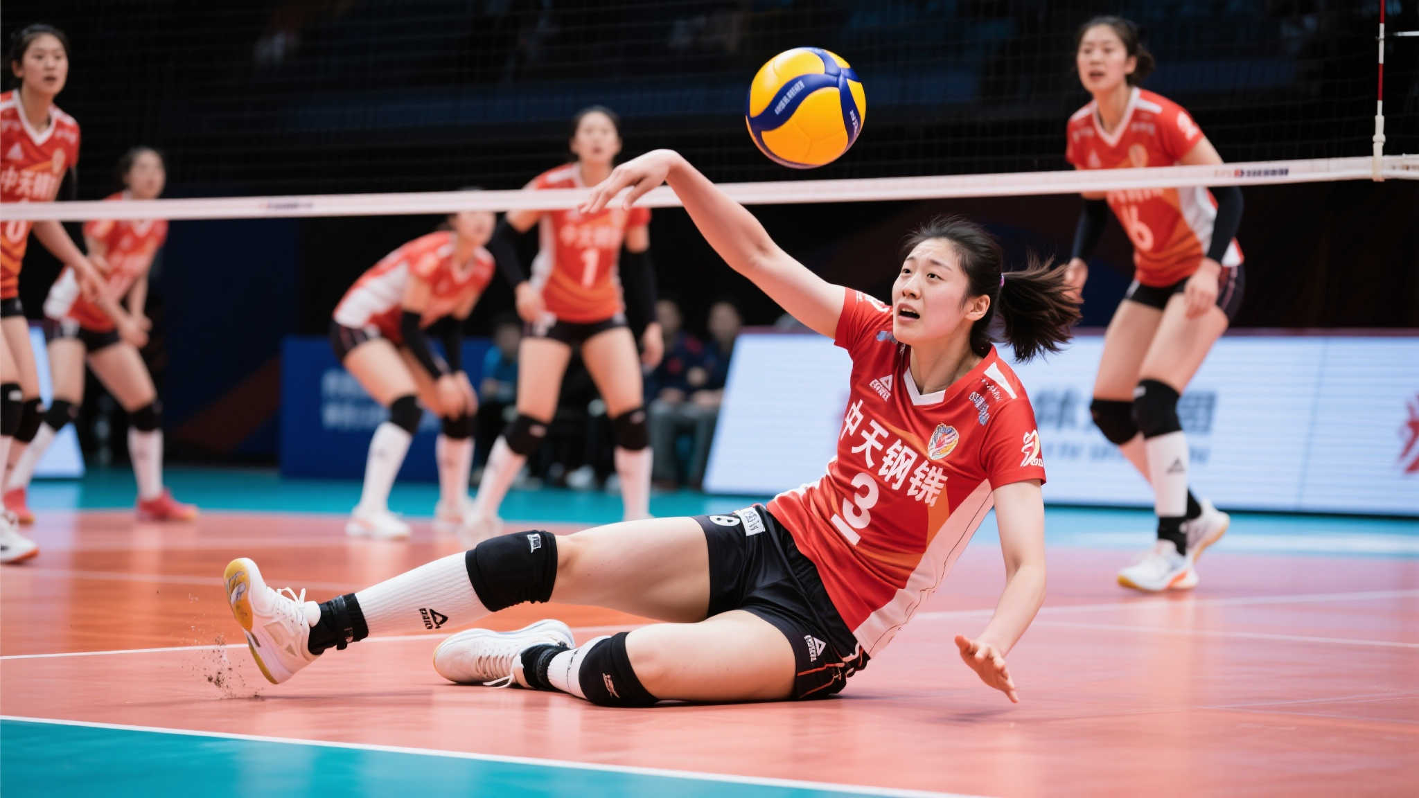 正在进行的一场焦点较量中，球队凭借强硬攻势逐渐扭转